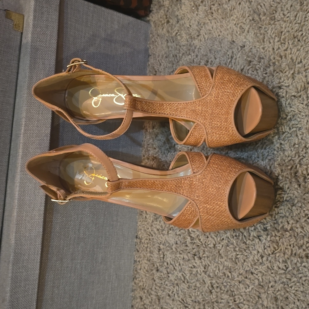 Jessica Simpson T-Strap platform linen fabric ... size 8.5